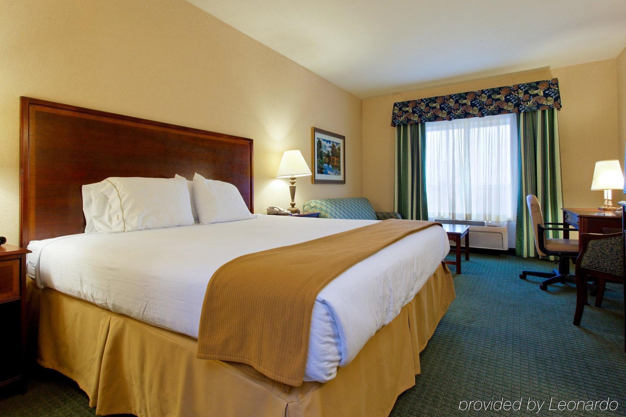 Holiday Inn Express & Suites San Antonio South Habitación foto