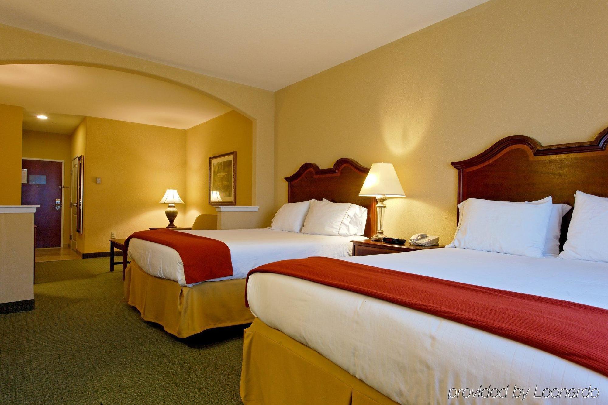 Holiday Inn Express & Suites San Antonio South Exterior foto